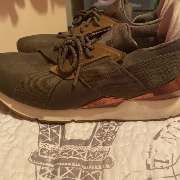 Color: Dark Green Pumas. Size: 8 - Picture 5 of 6